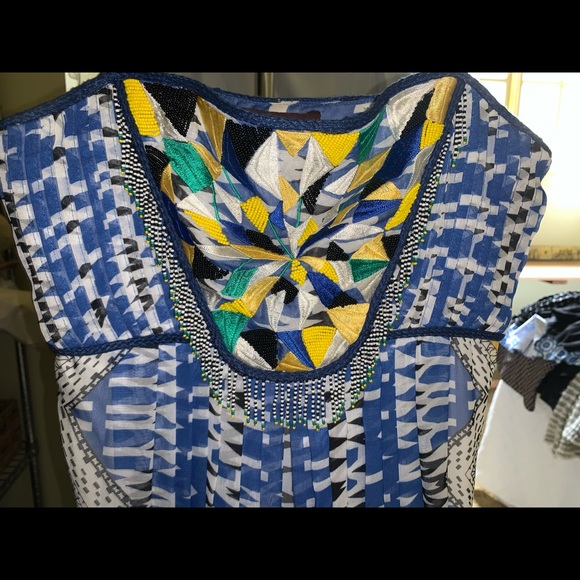 Detailed yet simple flowy dress - Picture 2 of 8